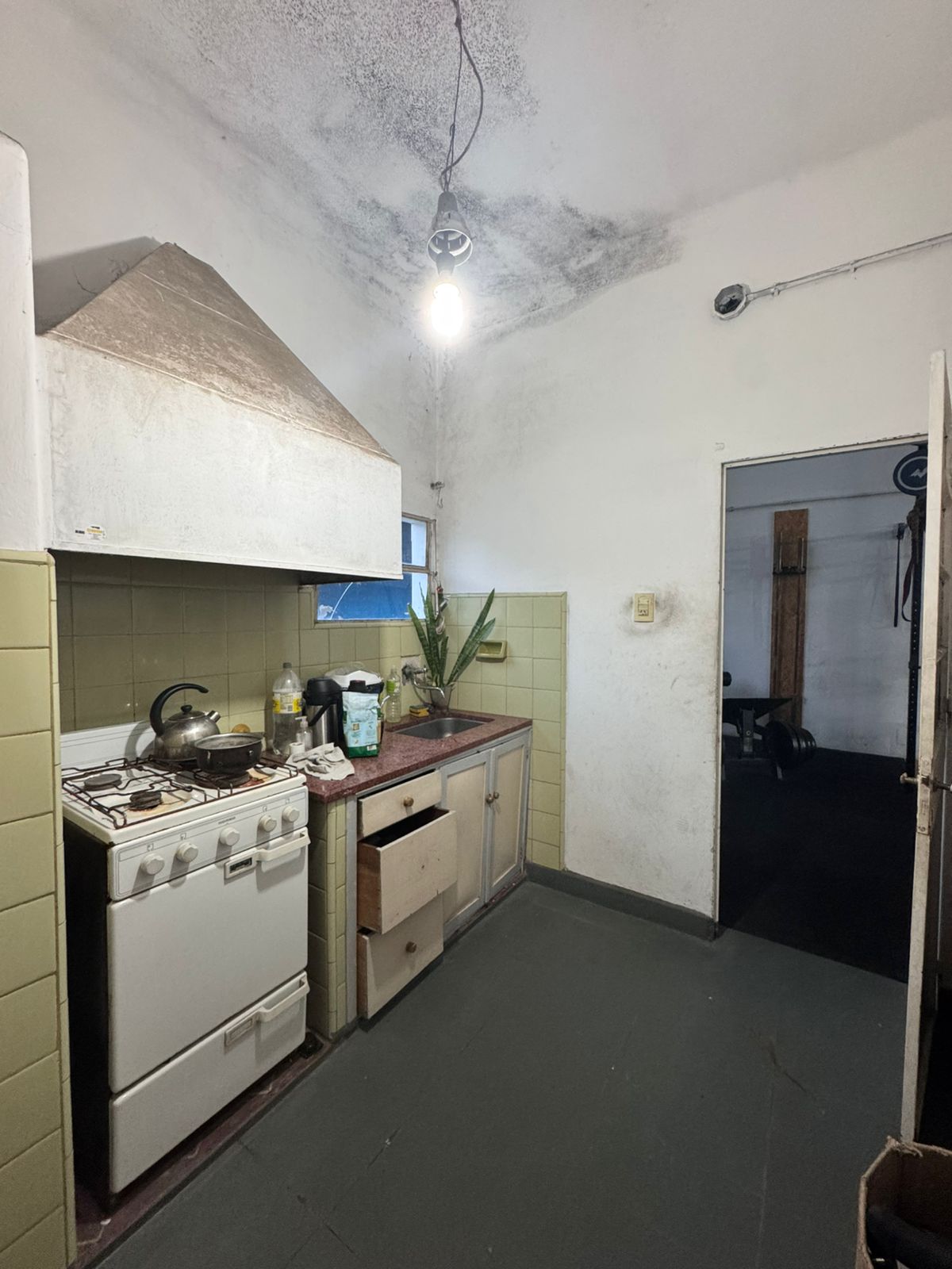 Imagen de la propiedad  VENTA AMPLIO LOCAL / GALPÓN